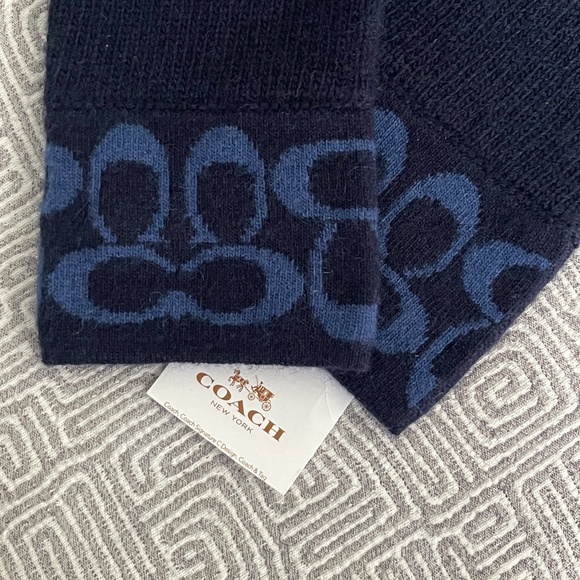 NWT Coach Logo Knit Tech Gloves, Navy/Medium Blue; Wool, Angora, Cashmere blend - Picture 3 of 6